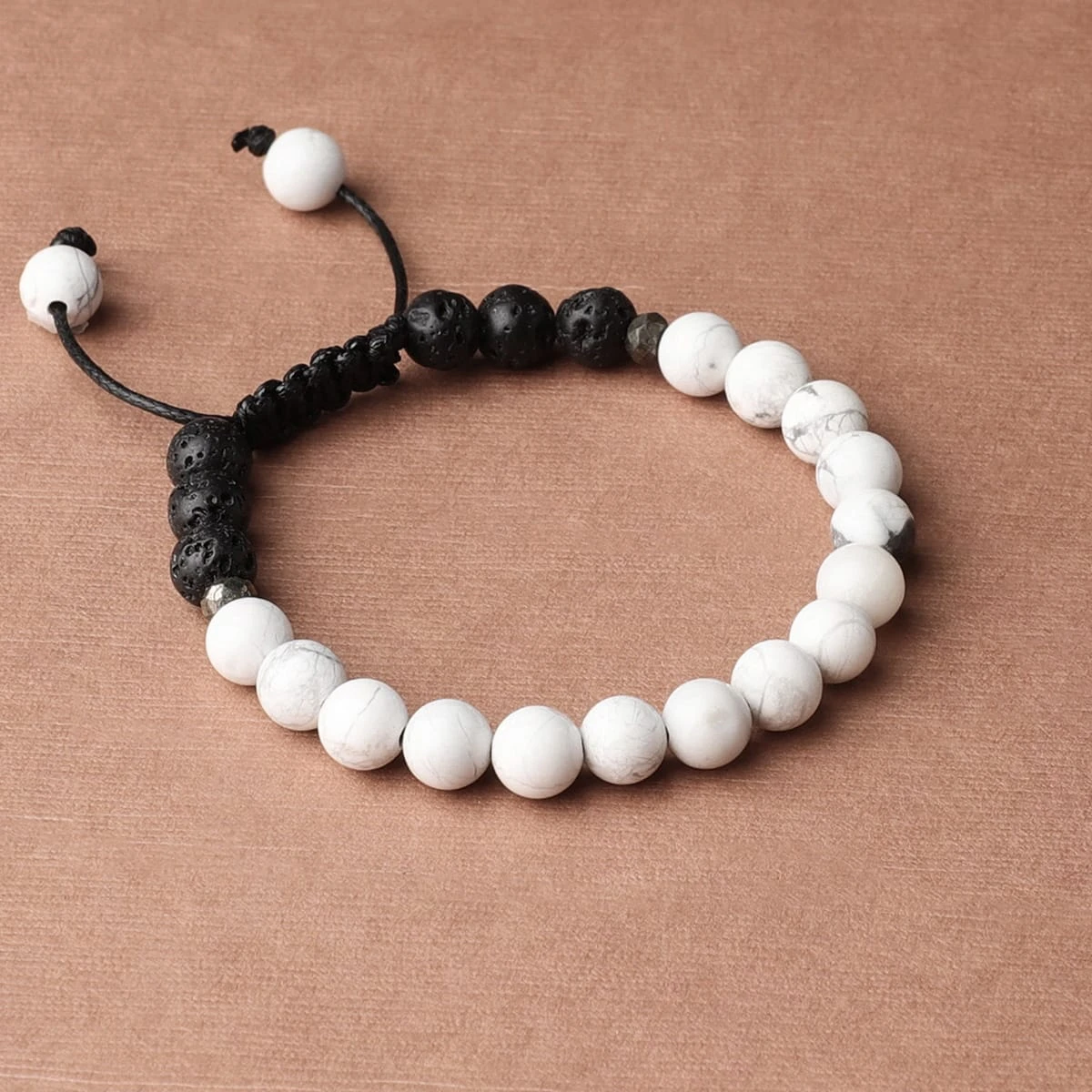 https://www.anxietybracelet.co.uk/wp-content/uploads/2020/03/Calm_Kids_Diffuser_Bracelet_-1200x1200_2000x.jpg